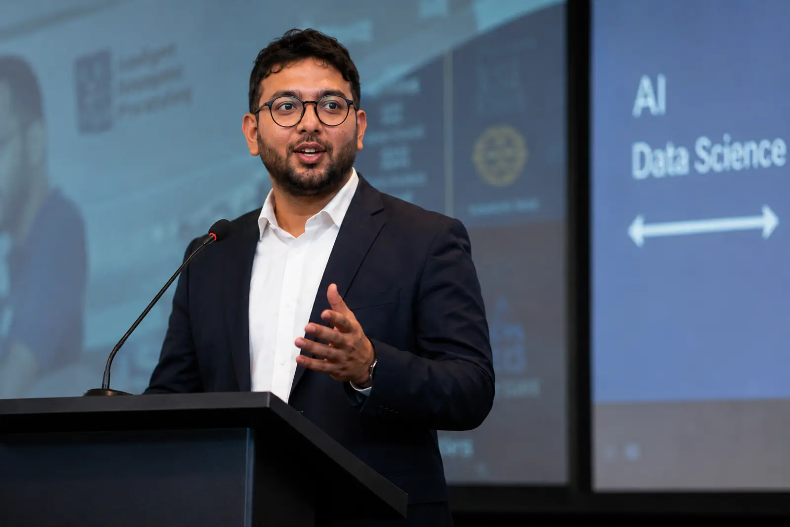 Neel Shah parlant d'IA et de science des donnees